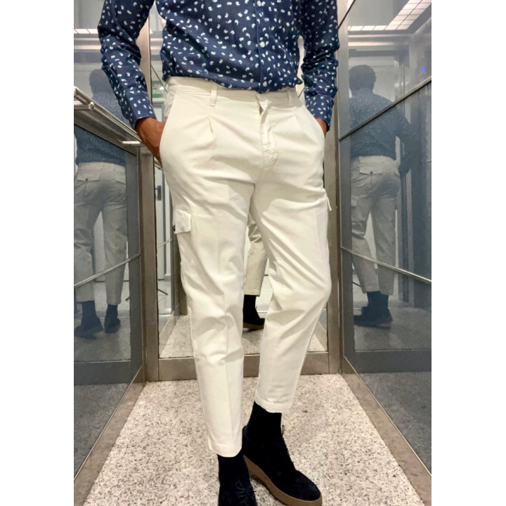 Pantalón Cargo blanco nata Umberto