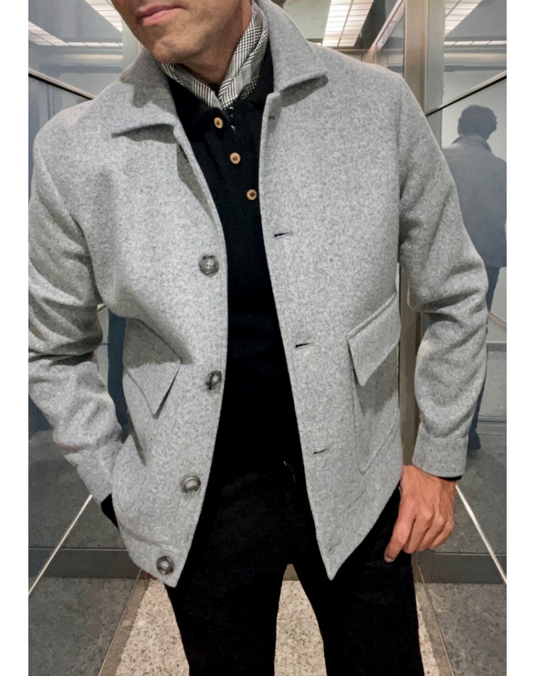 Chaqueta hombre invierno detalle bolsillos Studio gris